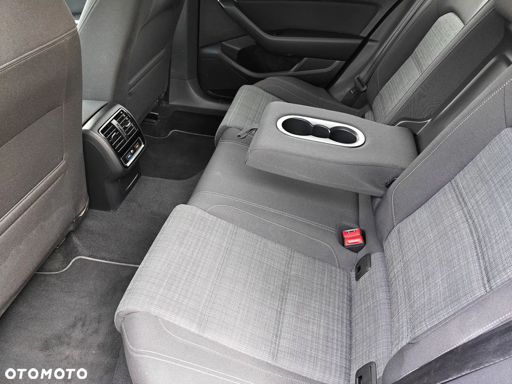 Volkswagen Passat 2.0 TDI SCR Comfortline DSG - 18