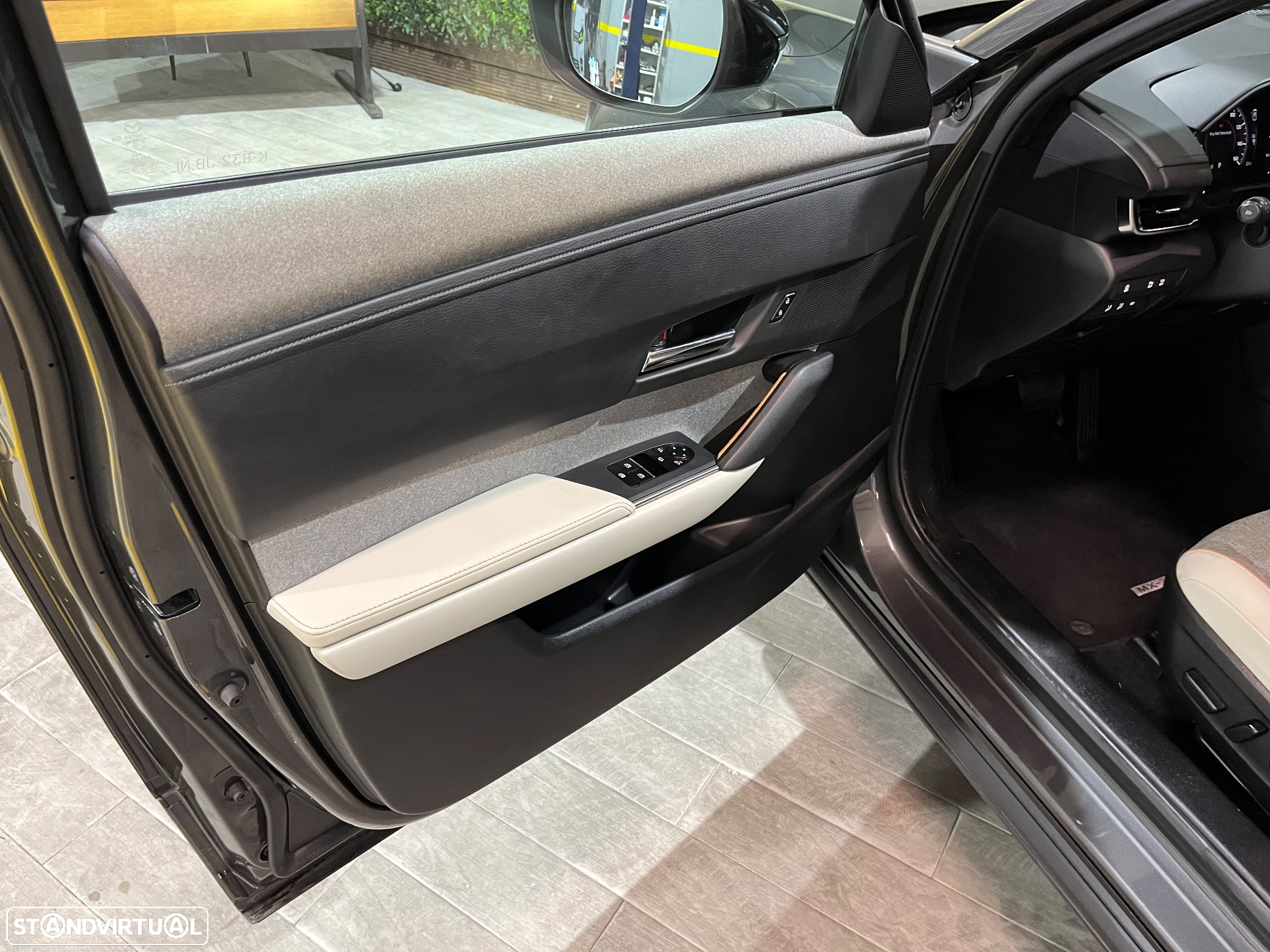 Mazda MX-30 e-SKYACTIV FIRST EDITION - 4