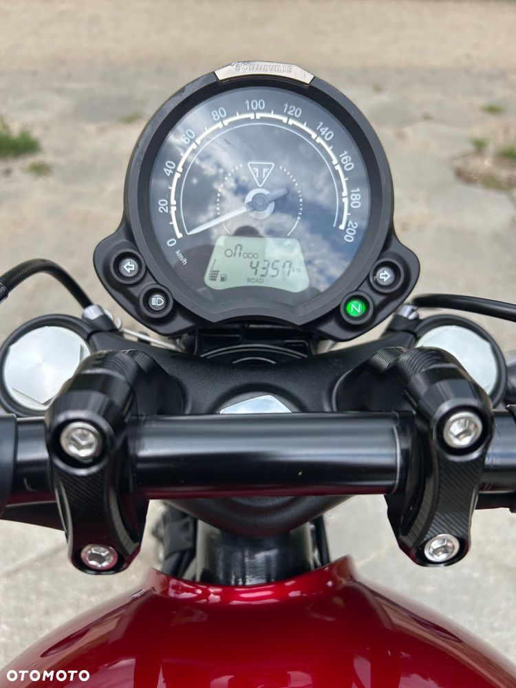Triumph Bonneville Bobber - 5