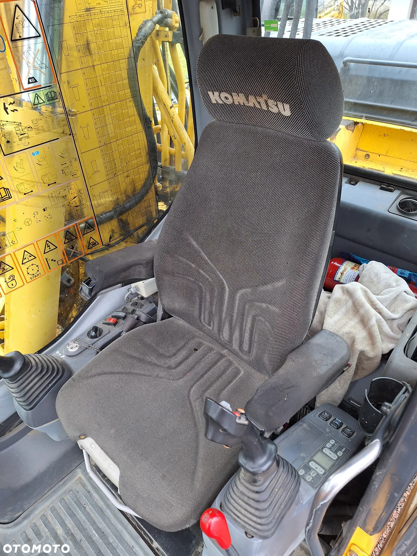 Komatsu PW 220 - 7E0 - 7