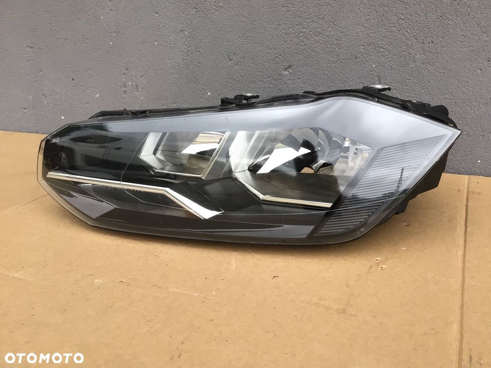 Lampa przednia lewa VW Polo 2G1 - 2