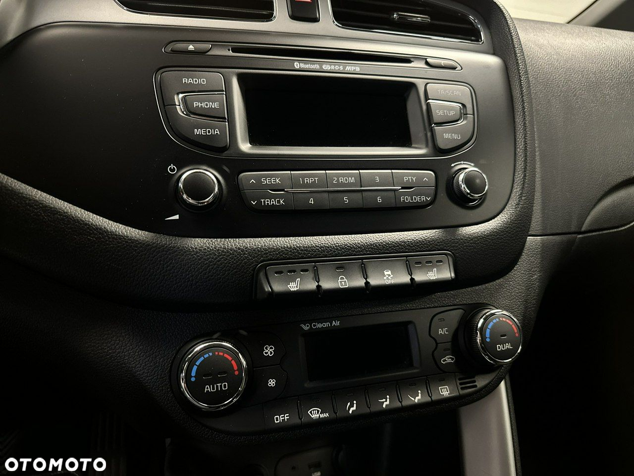 Kia Ceed - 11