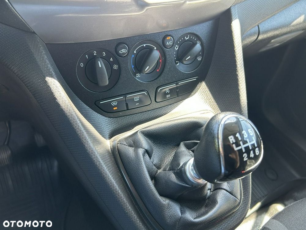 Ford Transit Connect - 23