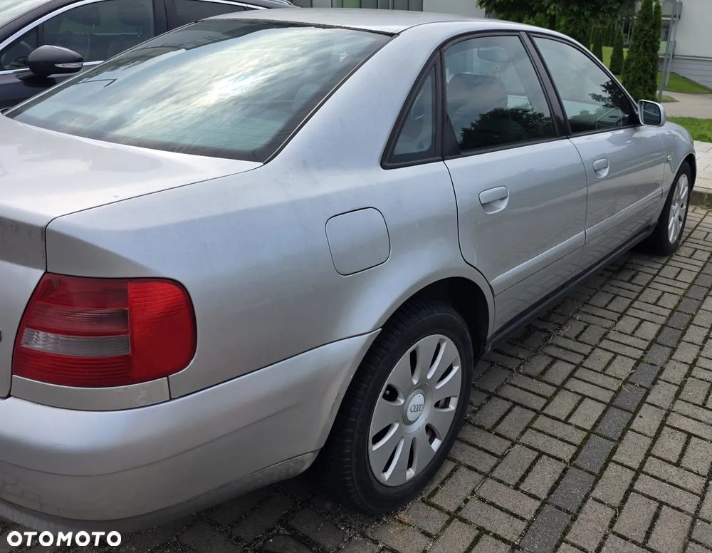 Audi A4 Limousine 1.8 - 4