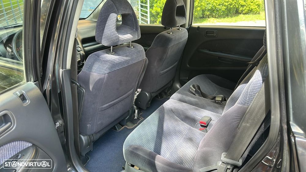 Honda Stream 1.7 ES - 11