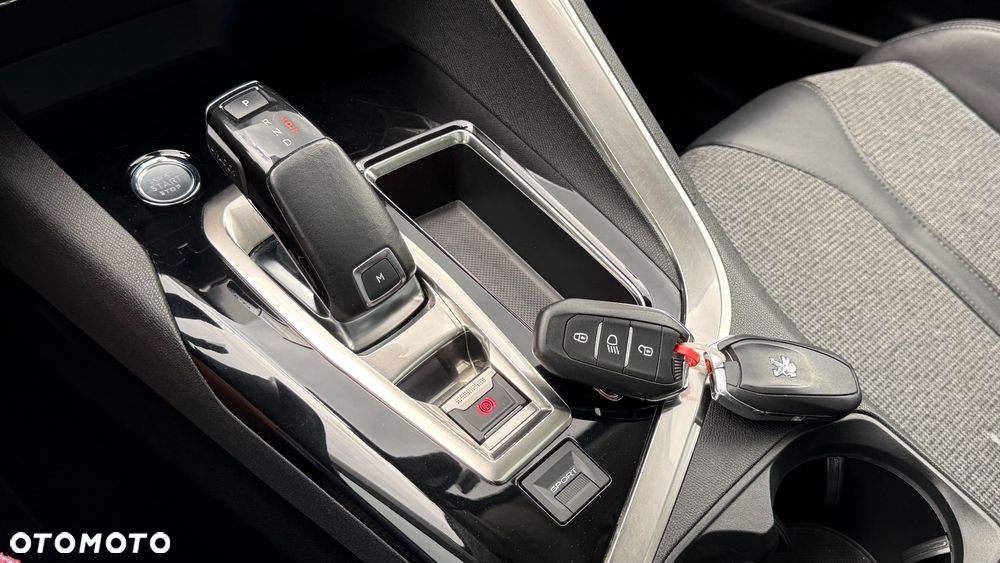 Peugeot 3008 PureTech 130 Stop & Start GPF EAT8 Allure Business-Paket - 31