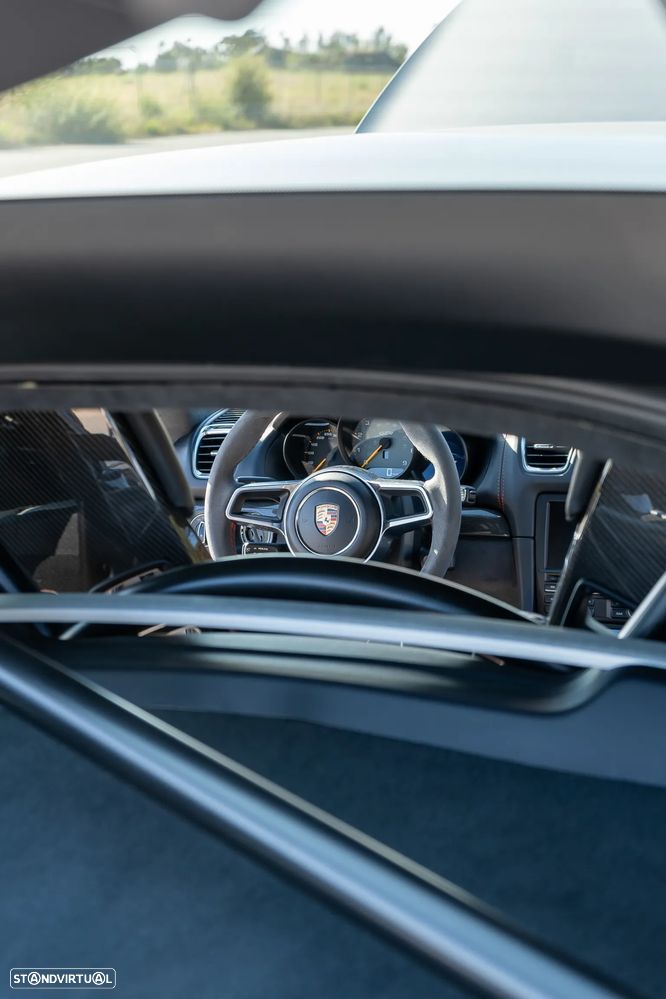 Porsche Cayman GT4 - 3