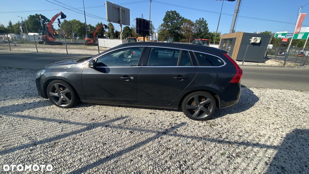 Volvo V60 D2 R-Design - 5