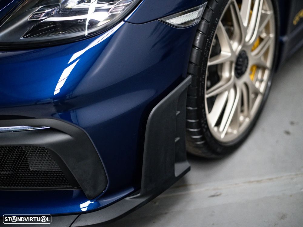 Porsche 718 Cayman GT4 RS - 32