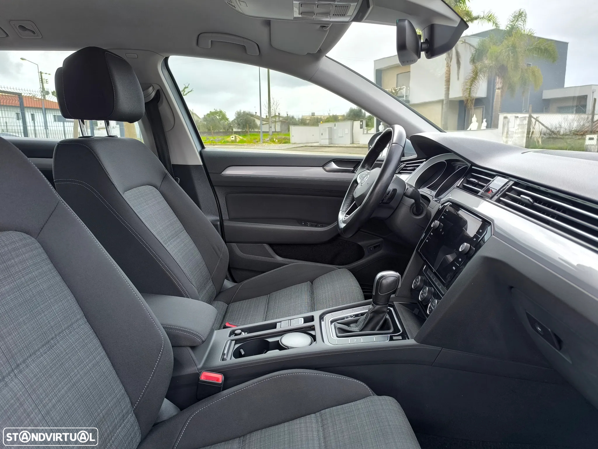 VW Passat Variant 2.0 TDi Business DSG - 23