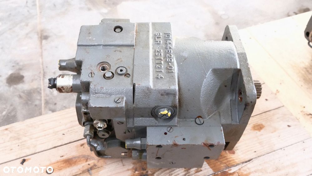 Silnik  A314,A316,,A900,A904,A914,A924,A934hydrauliczny  jazdy liebherr DMVA 0 108 - 5
