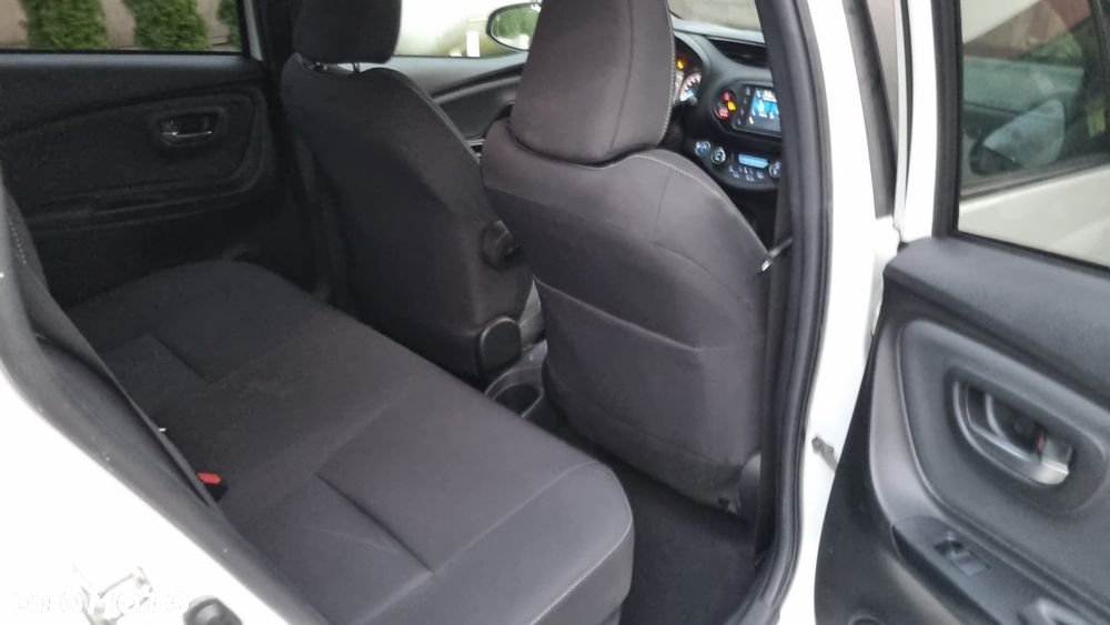 Toyota Yaris Hybrid 100 Selection Platinum - 17