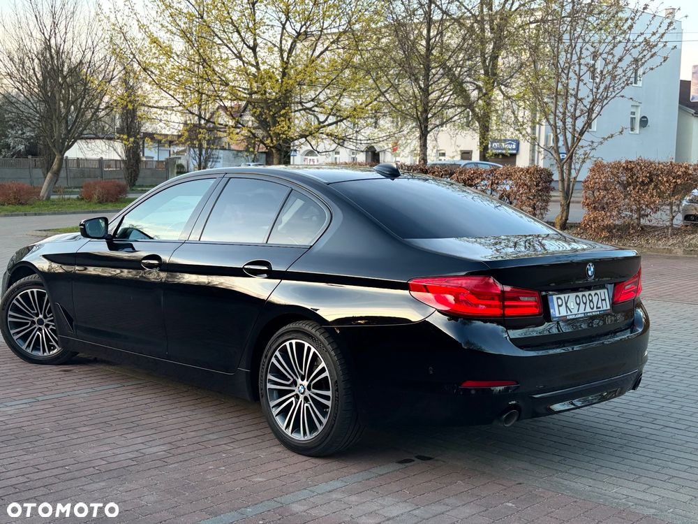BMW Seria 5 520d Sport Line - 2