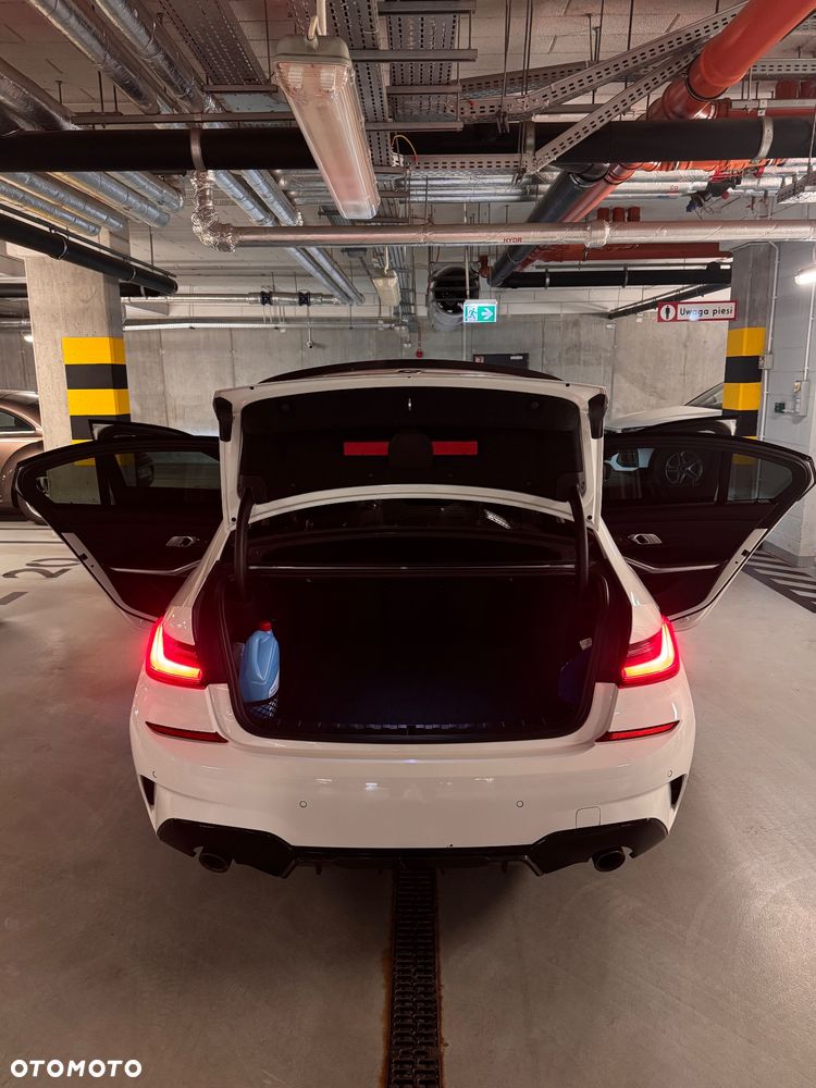 BMW Seria 3 330i - 9