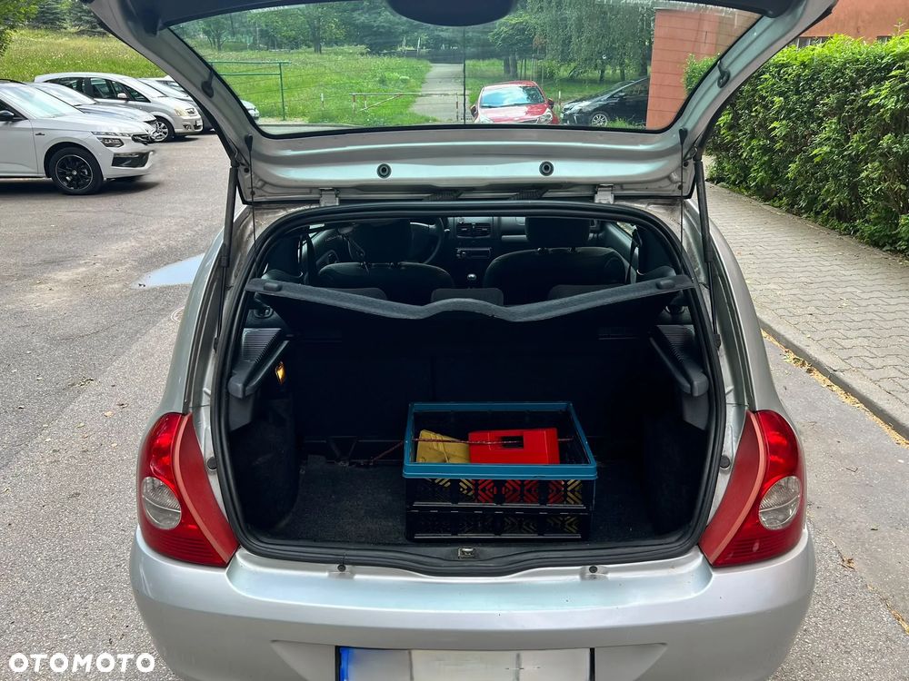 Renault Clio 1.2 16V Campus - 9
