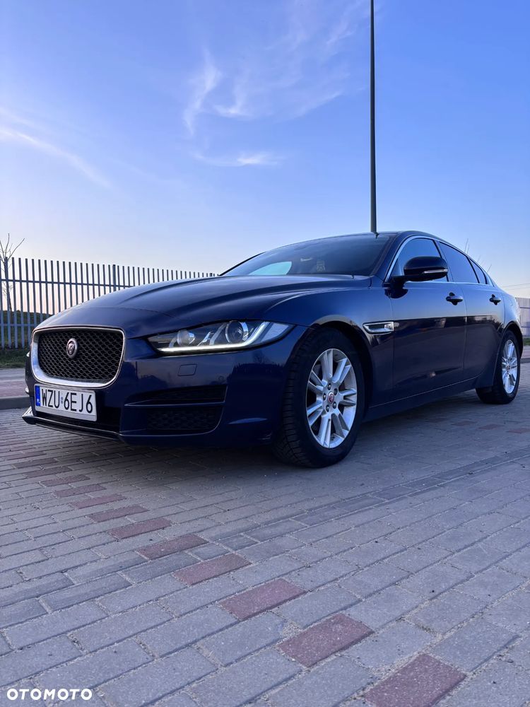 Jaguar XE 2.0 T Prestige - 2