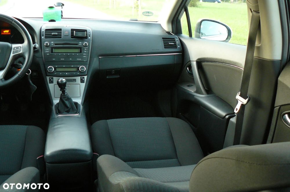 Toyota Avensis - 25