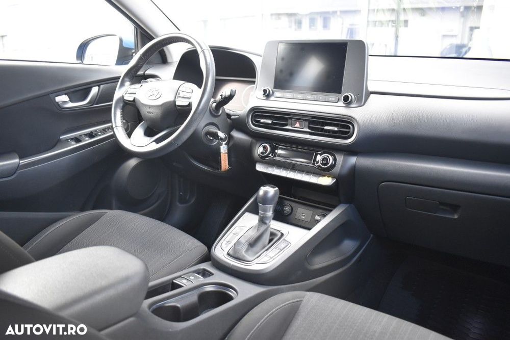 Hyundai KONA - 41