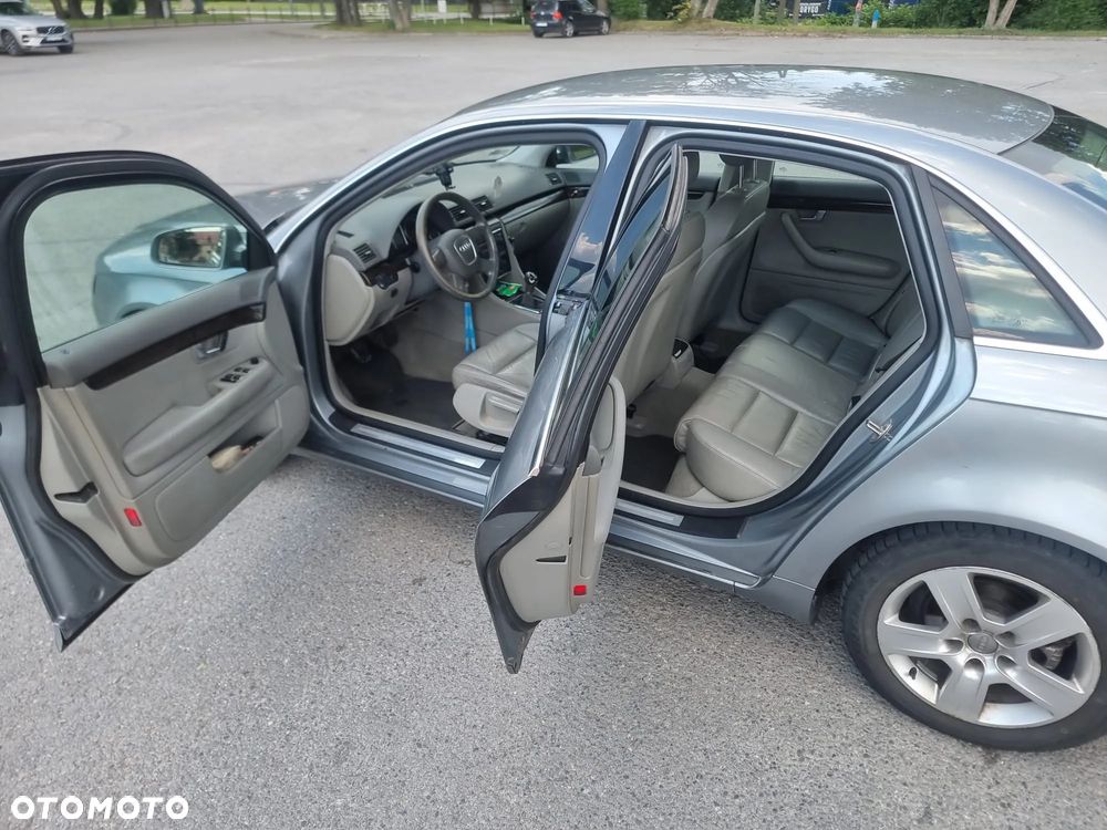 Audi A4 Limousine - 12