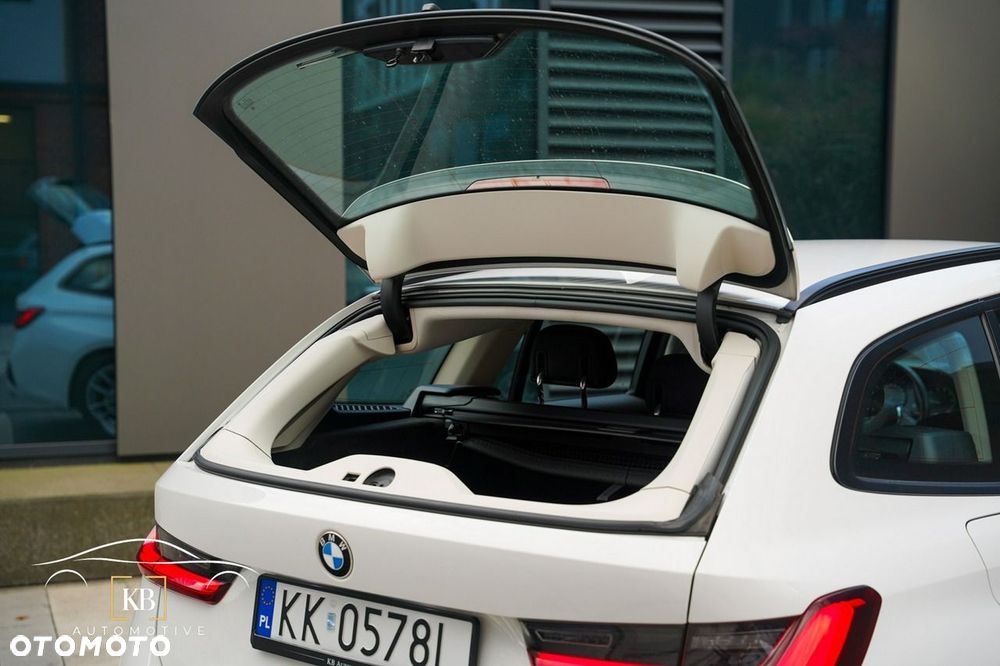 BMW Seria 3 318i - 28