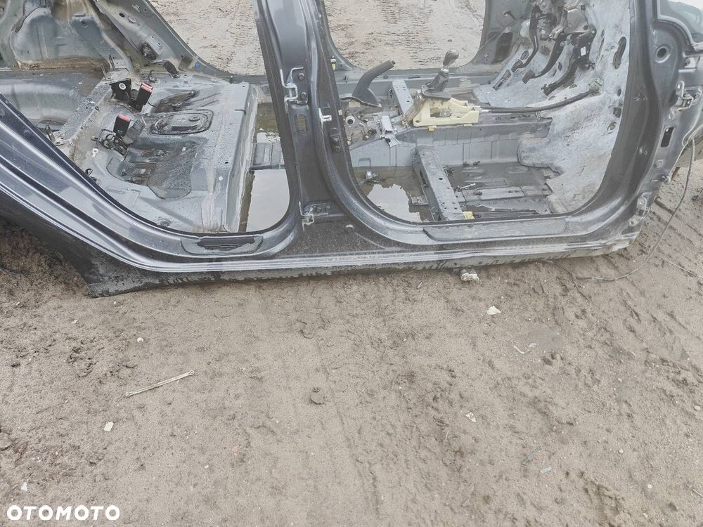 PRÓG PRAWY + SŁUPEK ŚRODKOWY KIA CEED II KOMBI BE - 1