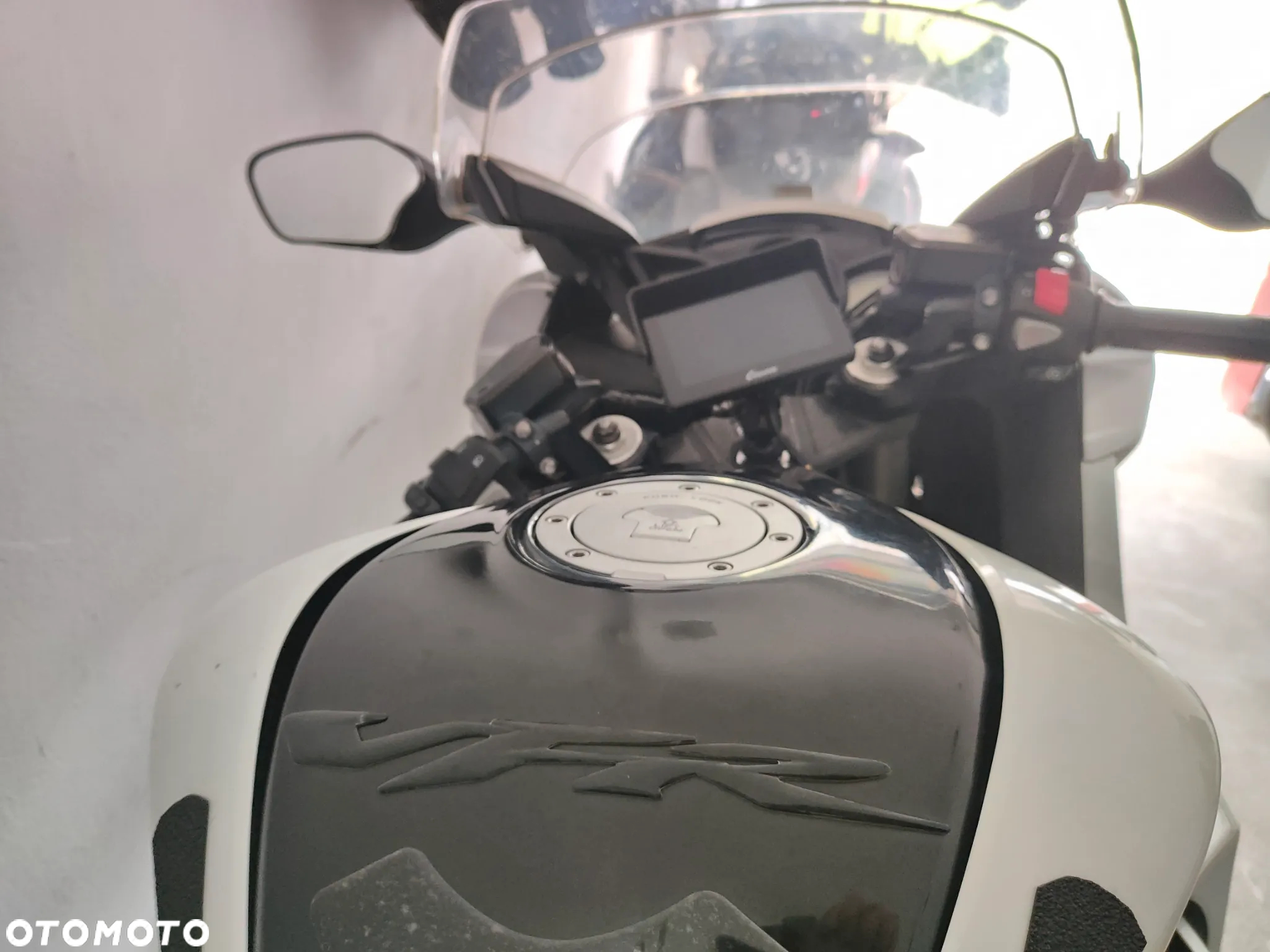 Honda VFR - 16