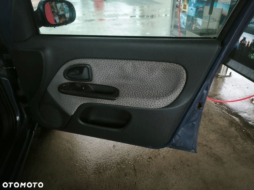 Renault Clio - 17