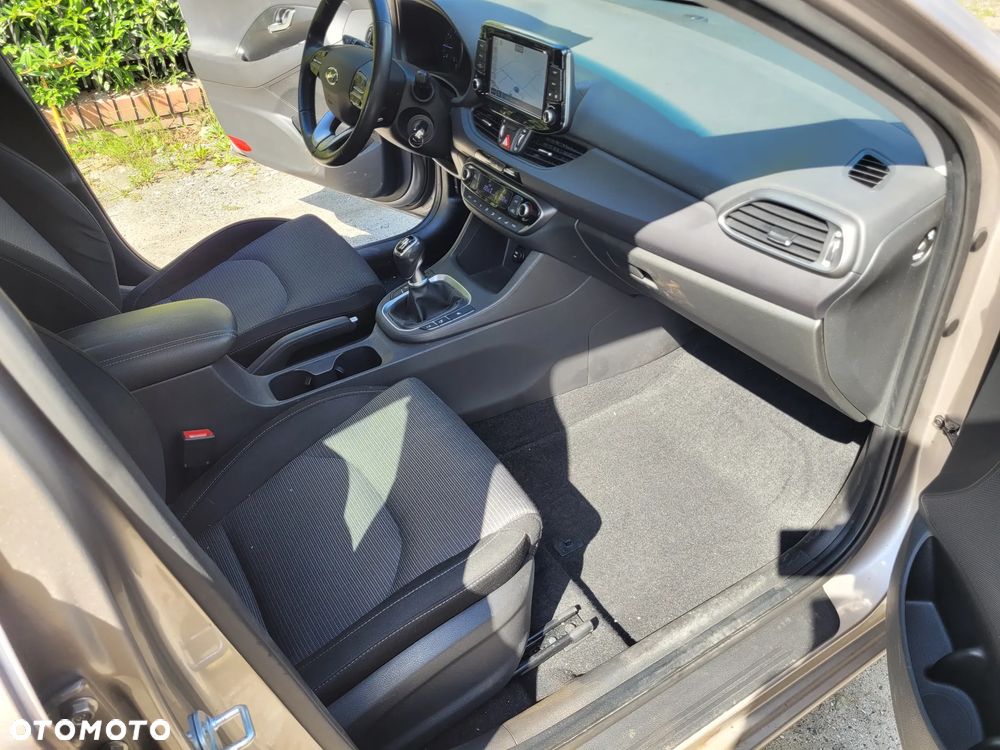 Hyundai i30 1.5 Intro - 11