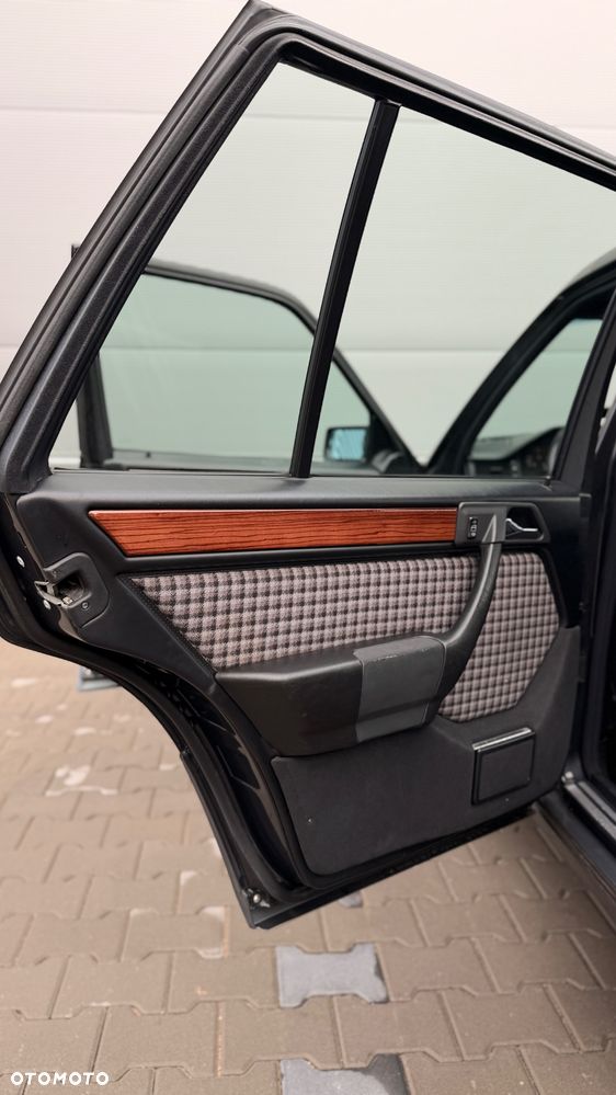 Mercedes-Benz W124 (1984-1993) - 26