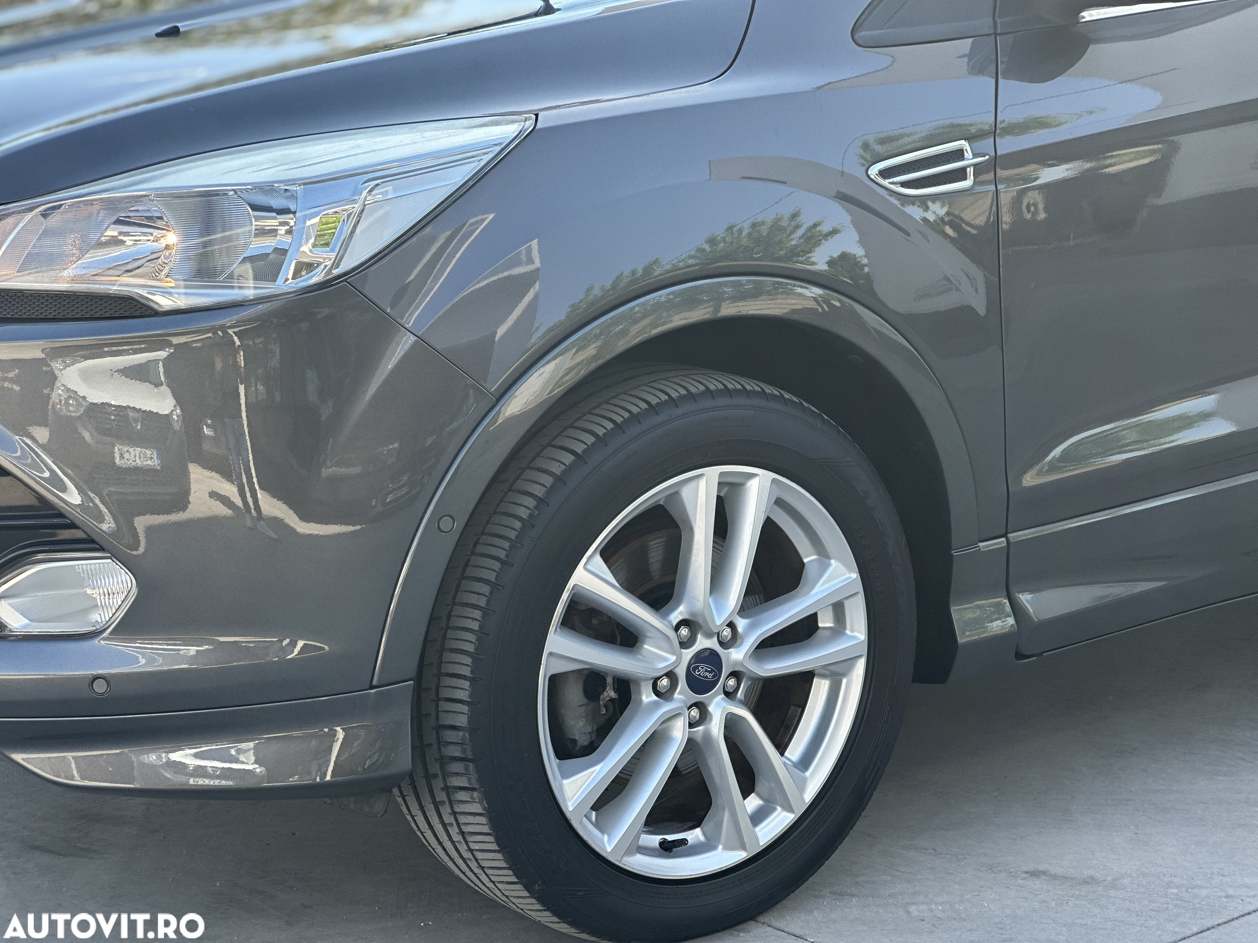 Ford Kuga 2.0 TDCi 4x4 Aut. Business Edition - 17