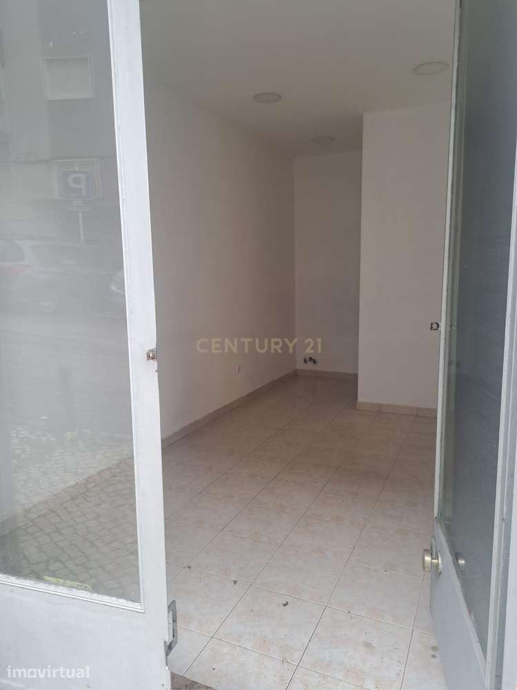 Loja / Estúdio com Excelente Localização em Santa Iria de Azóia - Grande imagem: 3/16