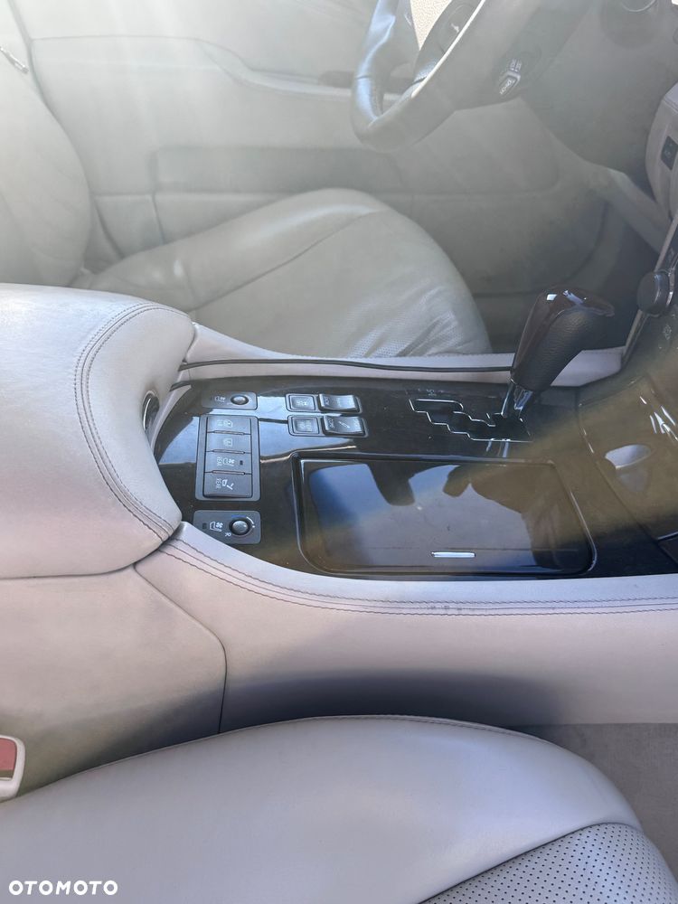 Lexus LS 600h L Superior - 33