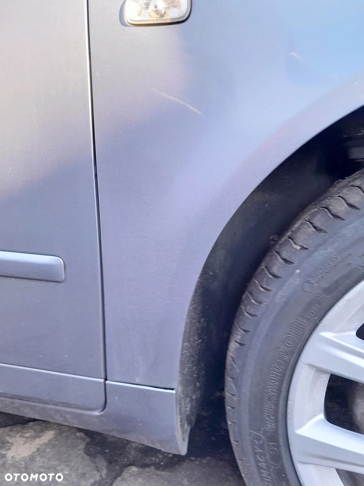 Błotnik przedni prawy AUDI A4 B7 04-07r. LY7H - 7