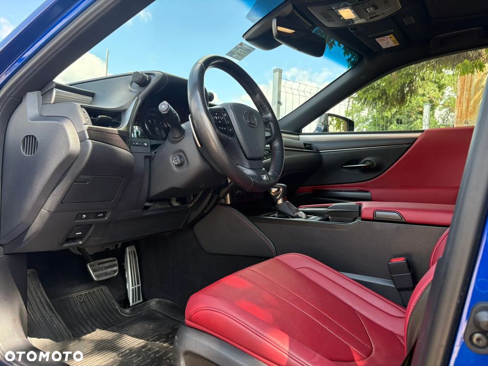 Lexus ES 300h F Sport Edition - 11