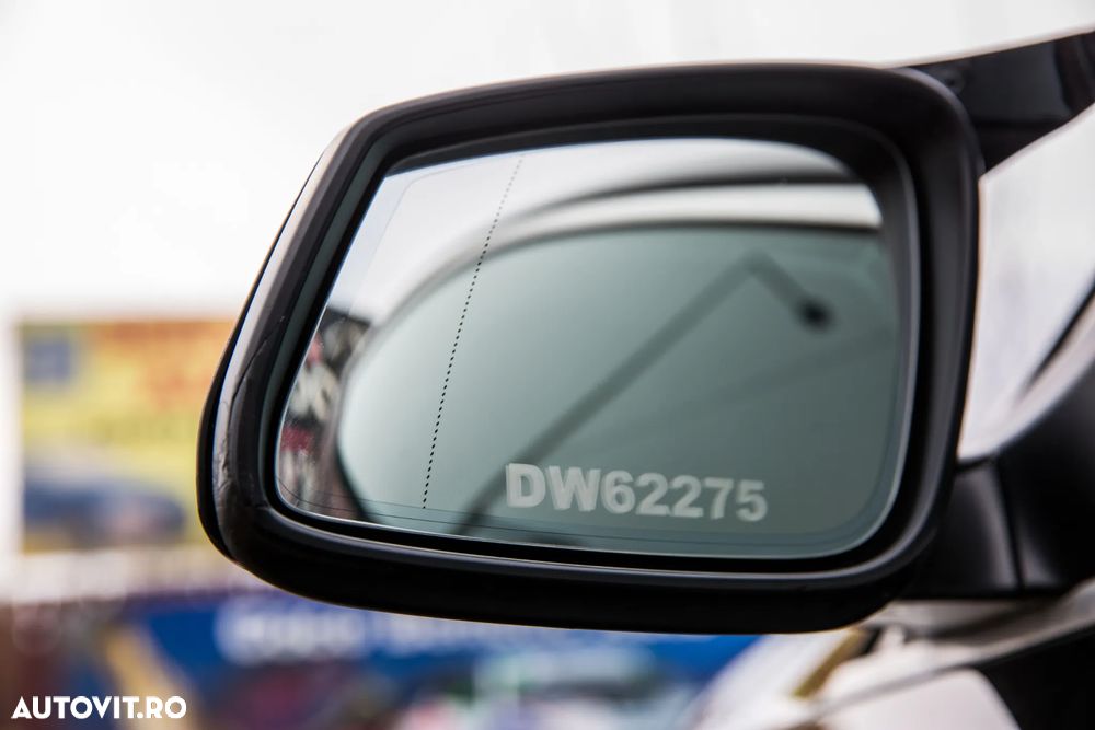 BMW Seria 5 525d xDrive - 12