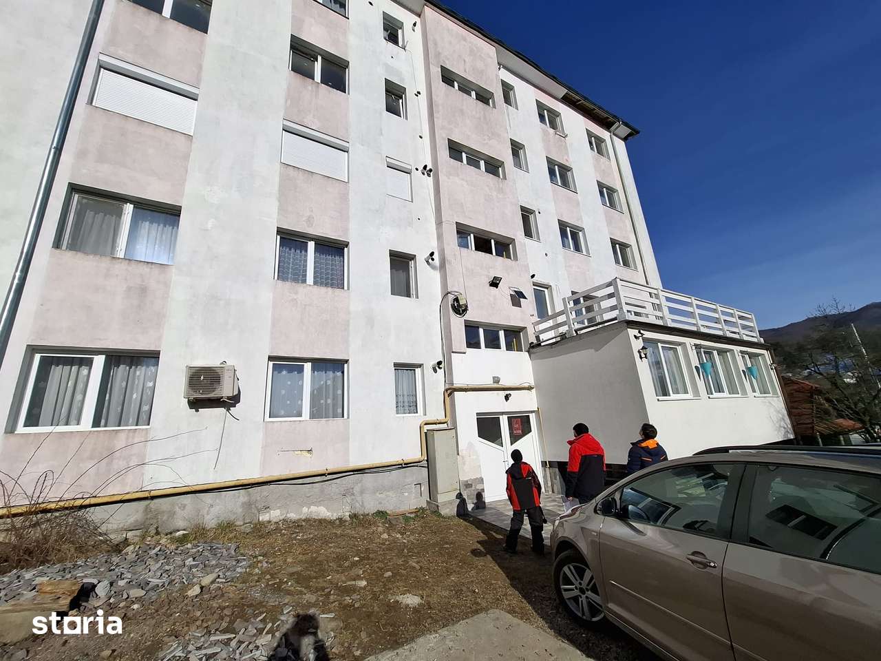 Loc. Cavnic – apartament 3 camere, situat in bloc izolat — fotografia 1