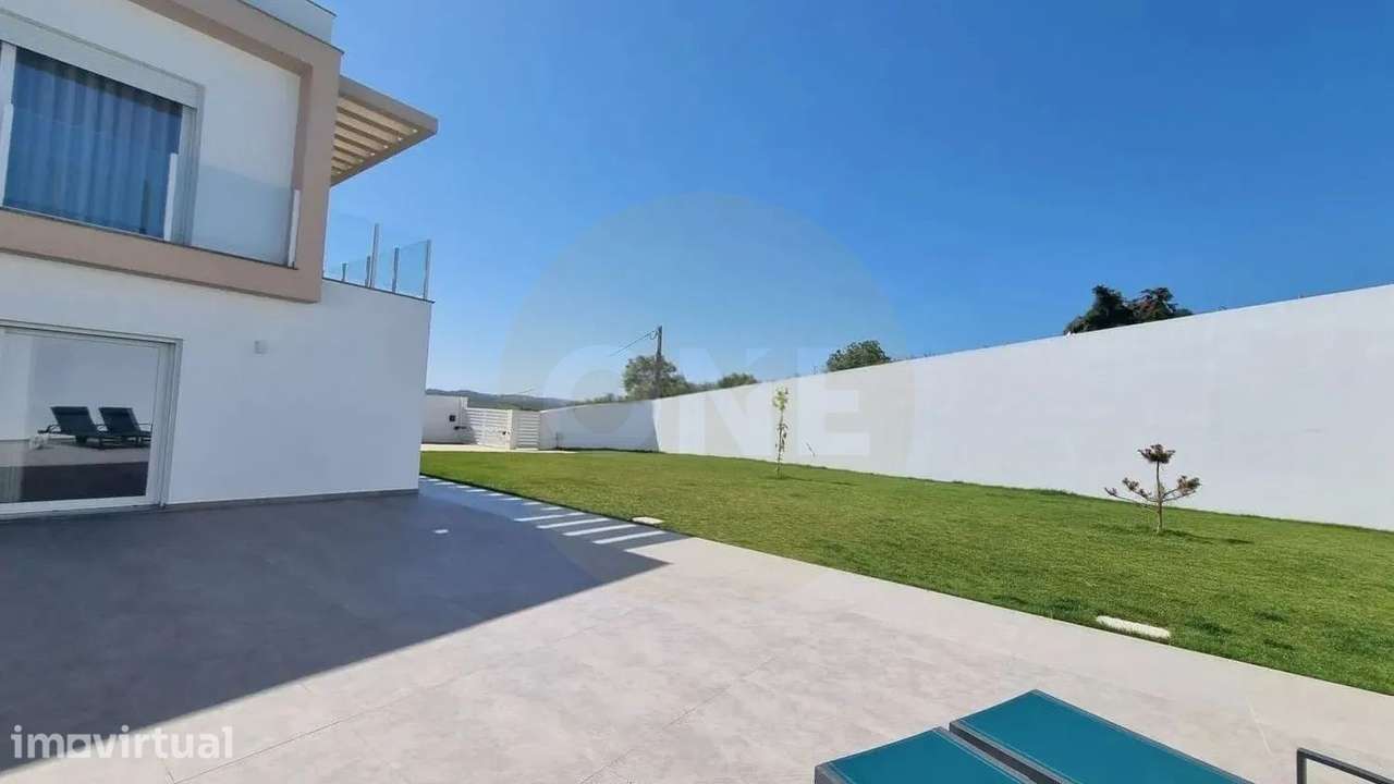 Moradia T4 c/garagem em Miragaia/Lourinhã - Grande imagem: 3/33