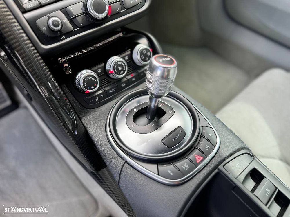 Audi R8 Spyder 5.2 FSi V10 quattro R tronic - 31