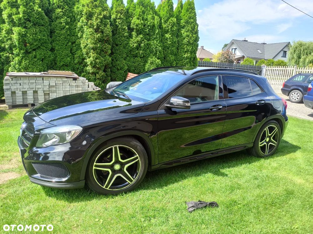 Mercedes-Benz GLA 180 - 14