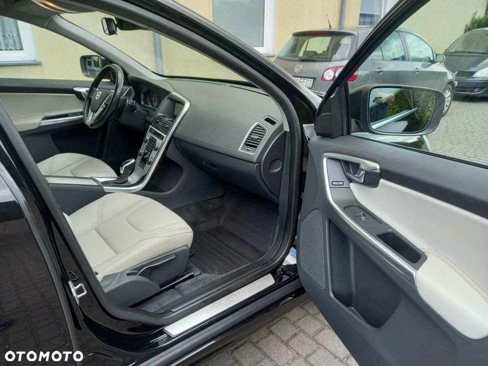 Volvo XC 60 D3 Drive-E Ocean Race - 24
