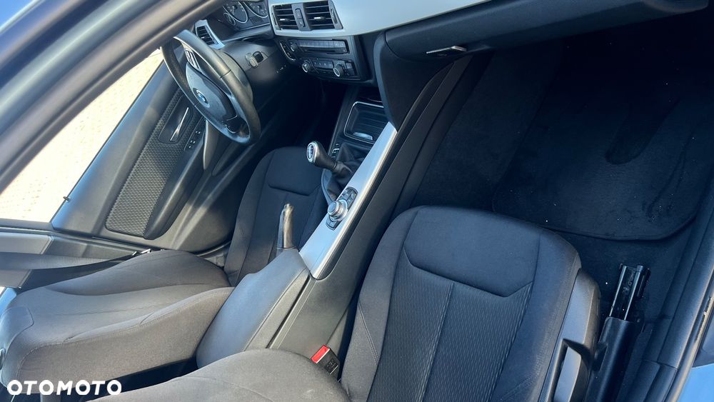 BMW Seria 3 320i Sport Line - 16