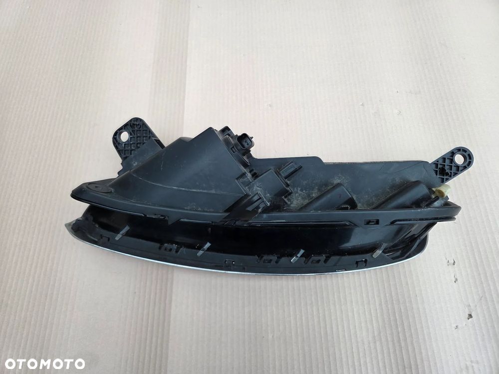 Światło do jazdy dziennej DRL LED prawy Citroen C3 III    9820877880 - 11