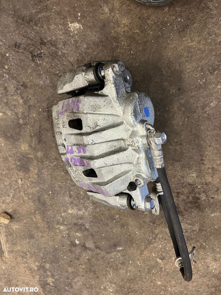 Etrier stanga fata Toyota RAV4 Hibrid 2017 - 1