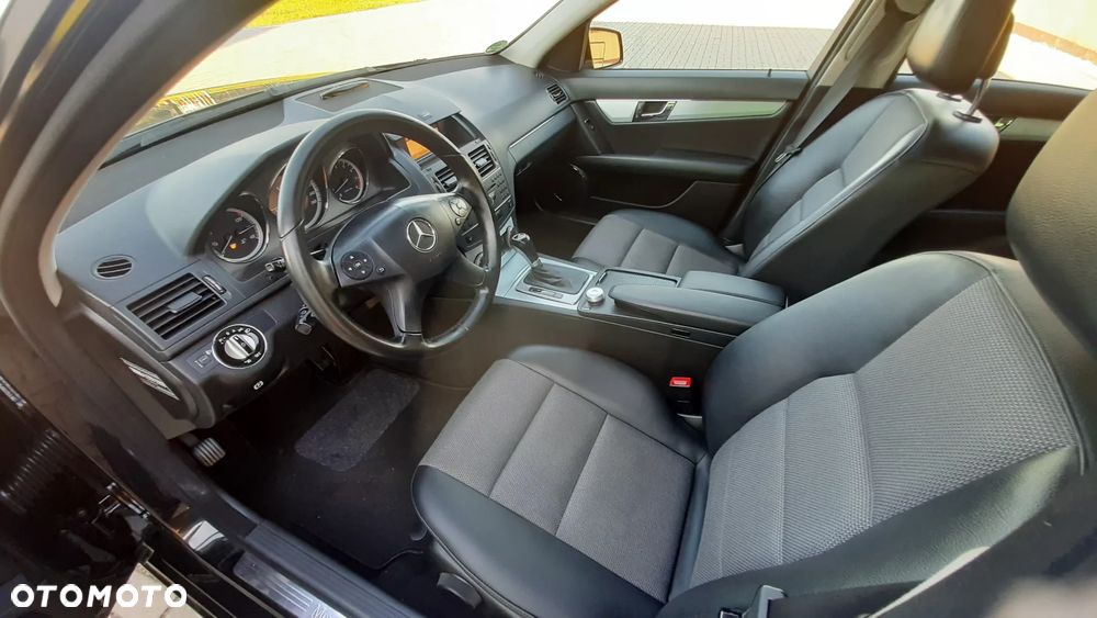 Mercedes-Benz Klasa C 180 T BlueEFFICIENCY 7G-TRONIC Avantgarde - 26