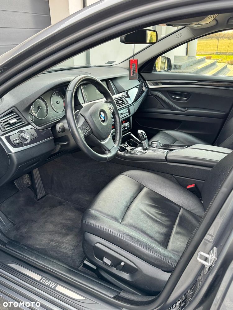 BMW Seria 5 525d xDrive - 7