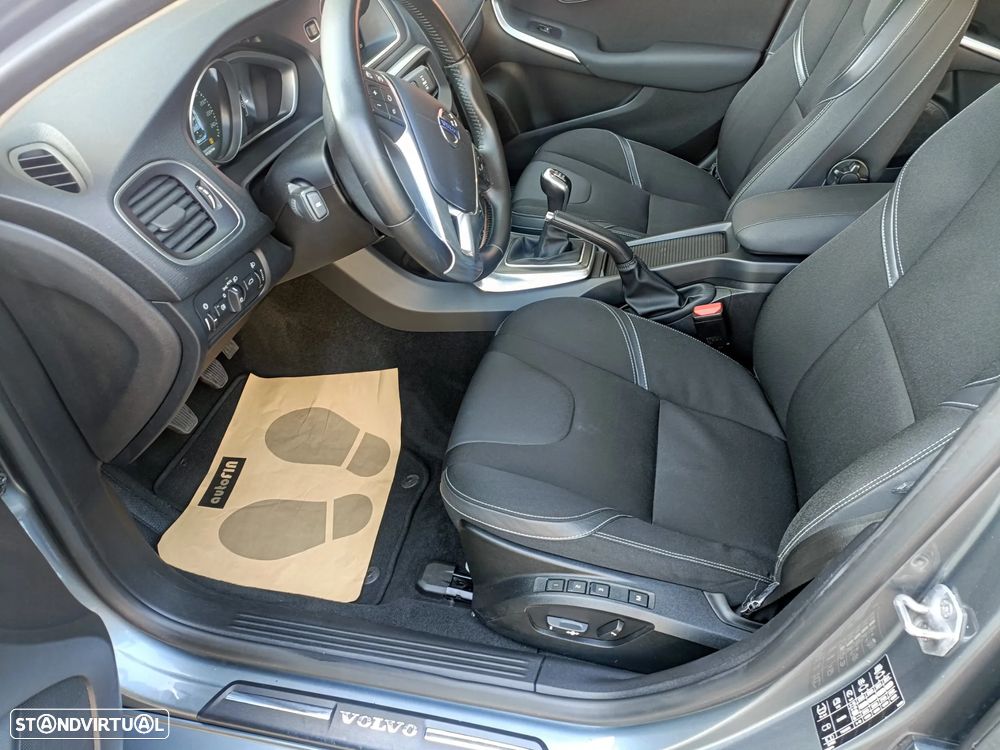 Volvo V40 1.6 D2 Eco Momentum — fotografia 8