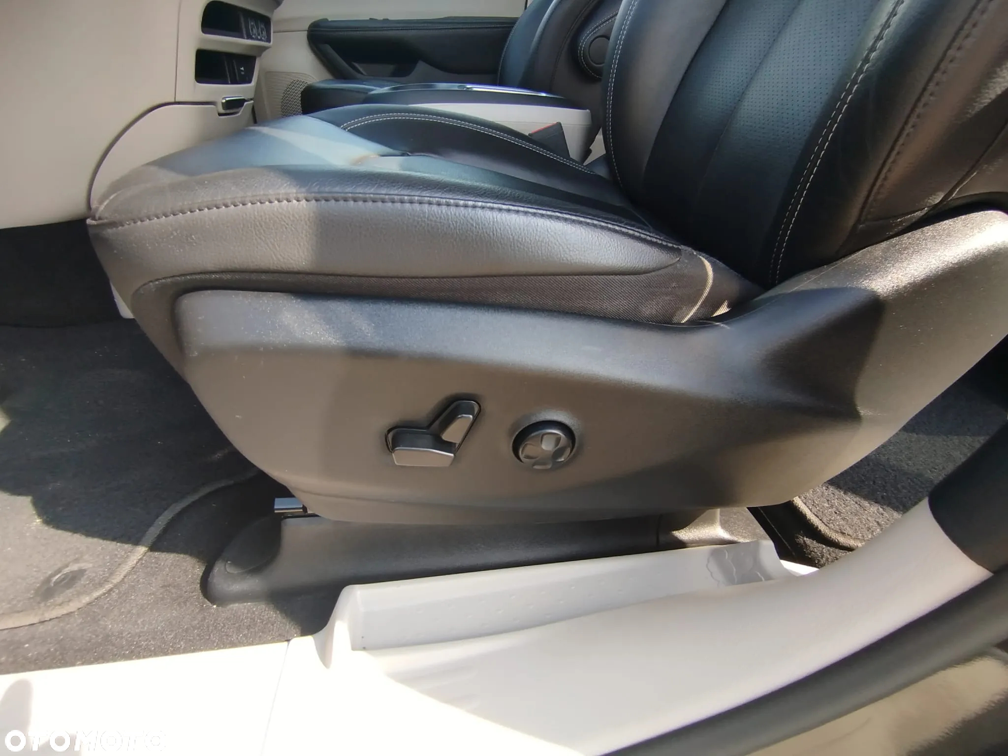 Chrysler Pacifica - 22