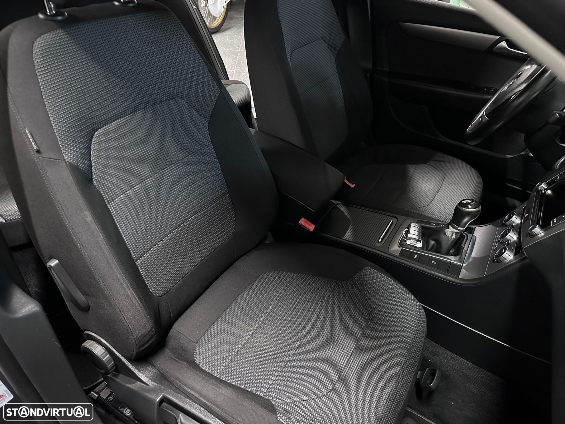 VW Passat 1.6 TDI Confortline - 10