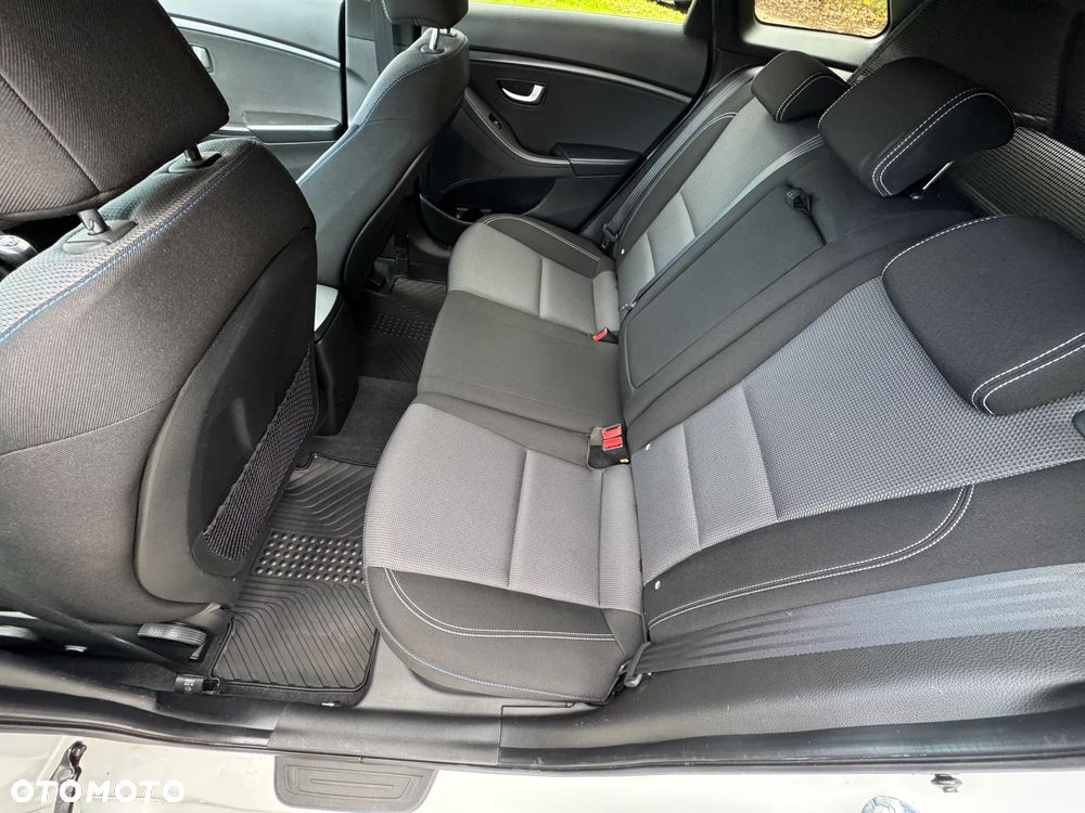 Hyundai i30 blue 1.6 CRDi Passion - 30