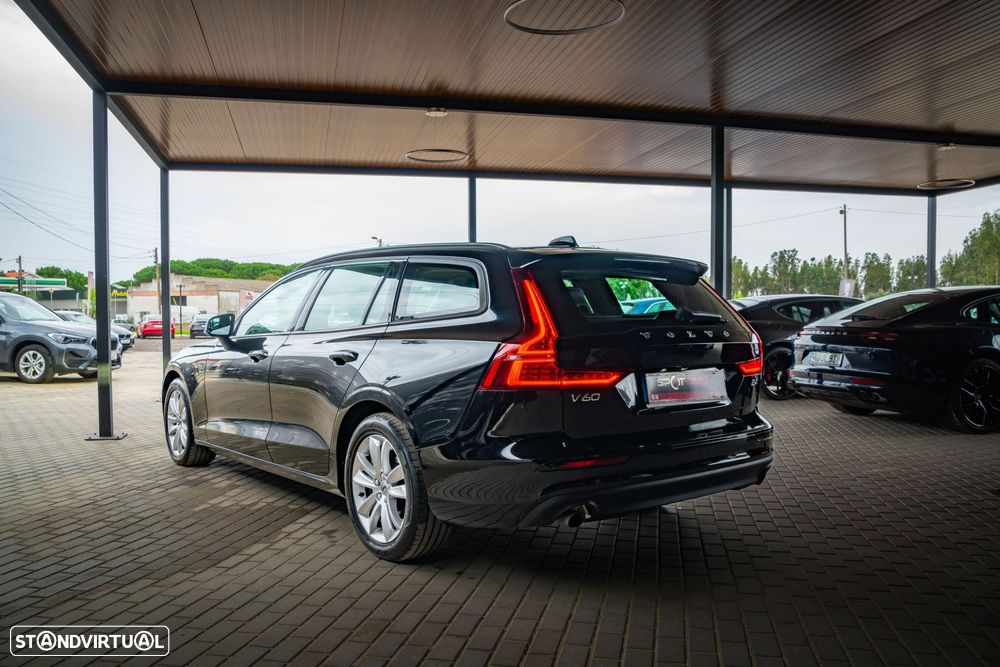 Volvo V60 2.0 B4 Essential Auto - 2
